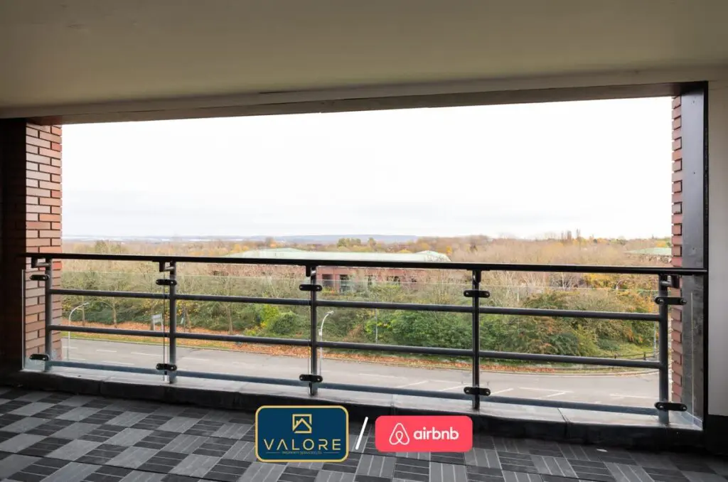 76a55290 0518 4c T4HPe