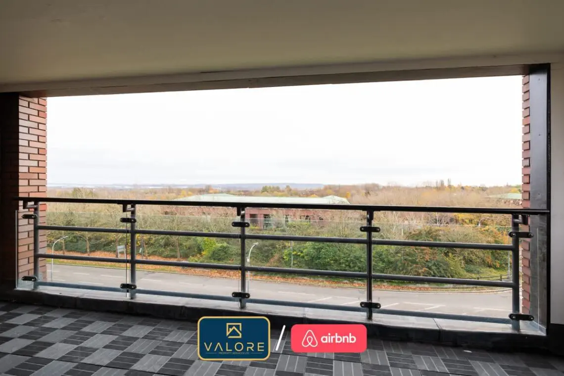 76a55290 0518 4c T4HPe