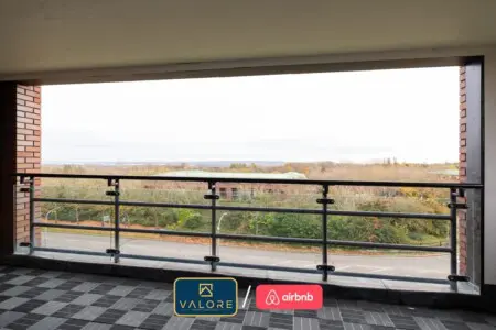 76a55290 0518 4c T4HPe