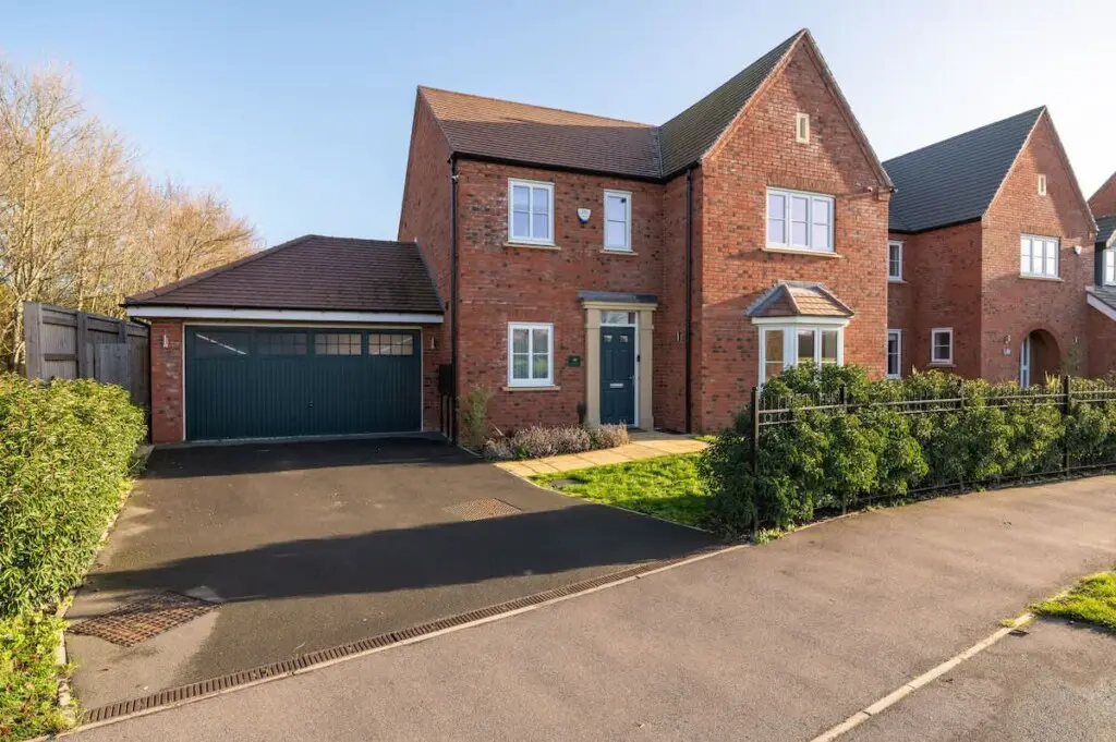 f6d0dfea 8a4f 43 V7TWh