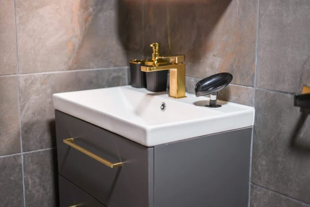13f16c19 28bc 4b WC5Kj
