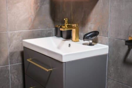 13f16c19 28bc 4b WC5Kj