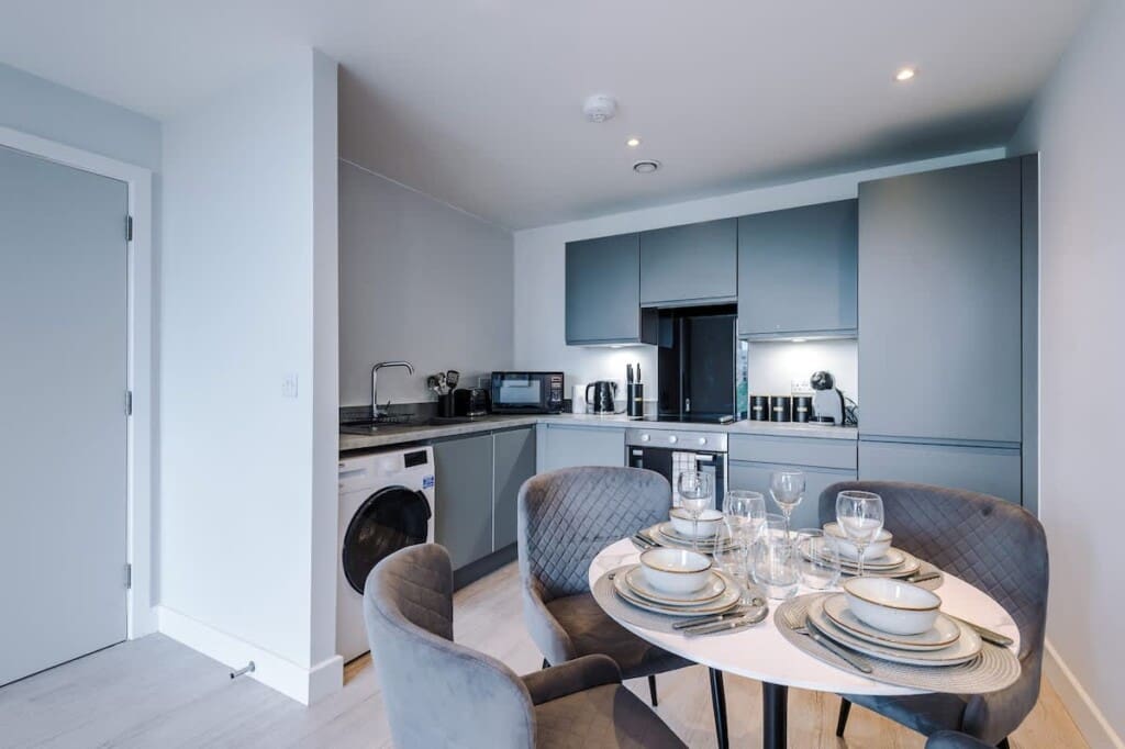2e57df4d c7ab 4f 3jO5F