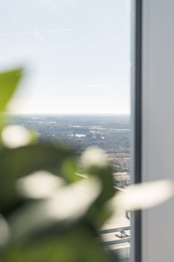 32183e02 3747 45 POkQr